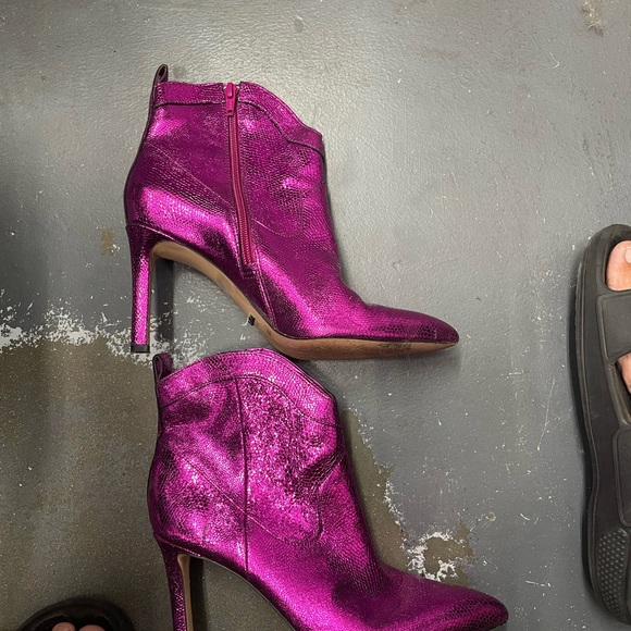Ezlee magenta Booties - Picture 3 of 14